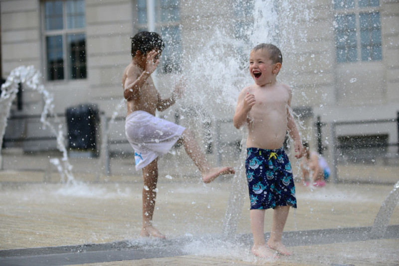 Main image for Fun in the sun as temperatures top 30 degrees