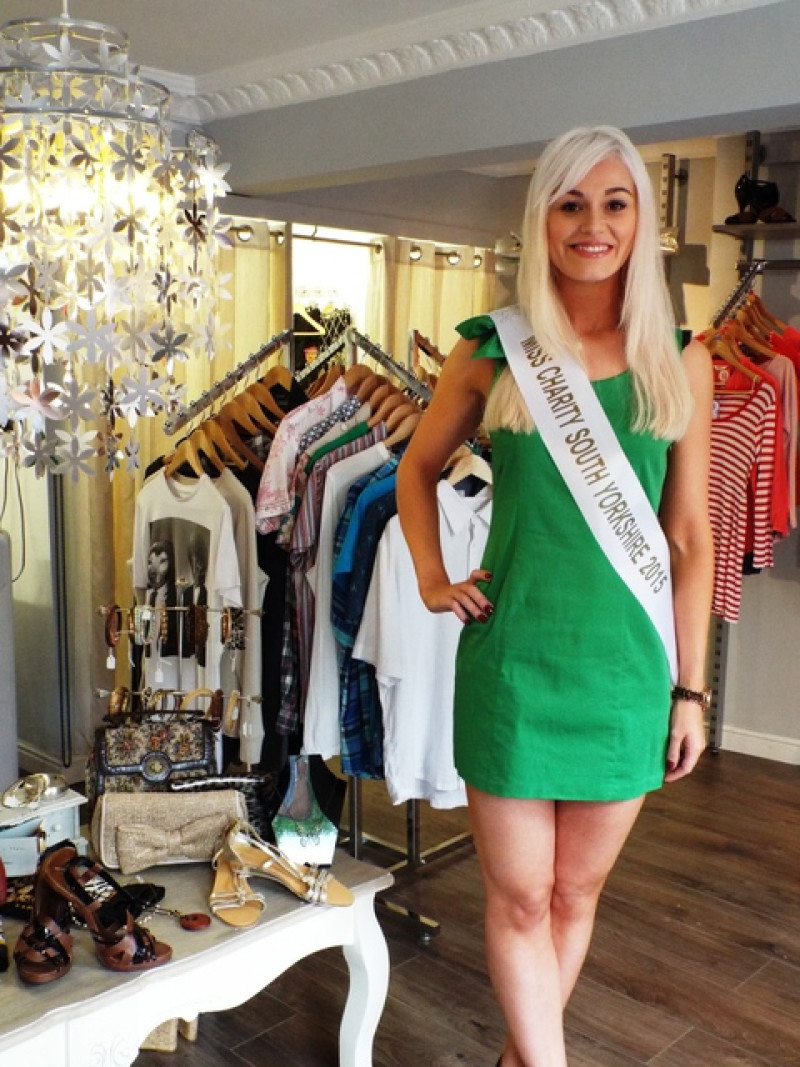 Main image for Fashion pop-up shop opens in the Alhambra