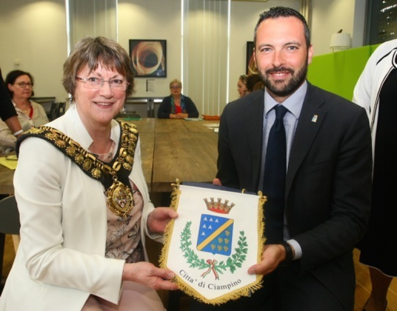 Main image for Italian Mayor visits Barnsley