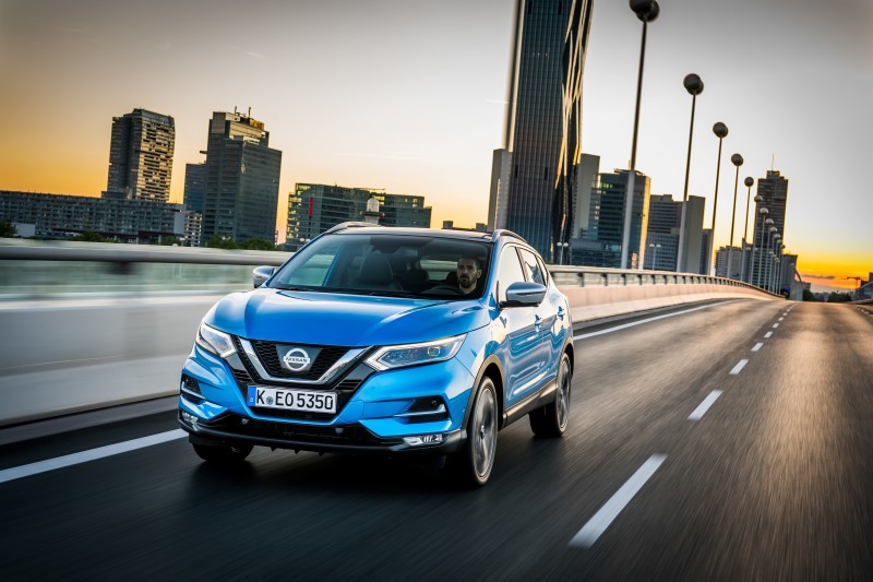 Main image for New Qashqai offers autonomous drive technology