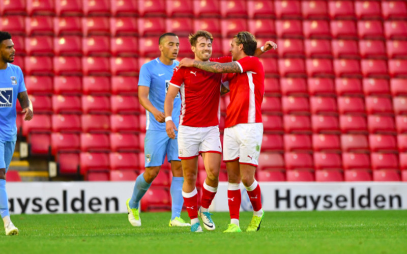 Main image for Moncur and Bradshaw would welcome new contract talks