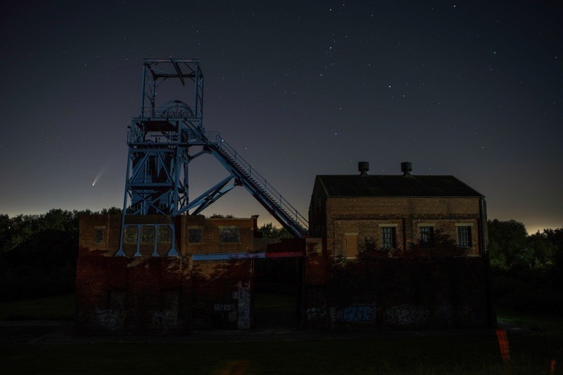 Main image for Comet wows Barnsley stargazers