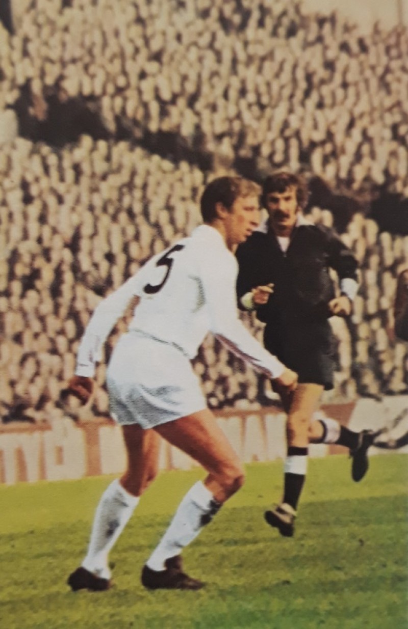 Main image for Publican pays tribute to football legend Jack