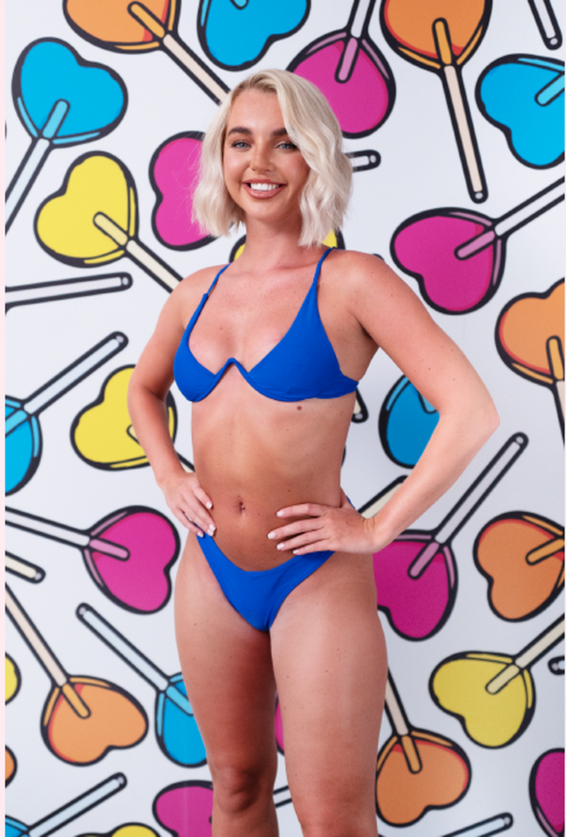 Main image for Blonde bombshell makes a stir on hit show