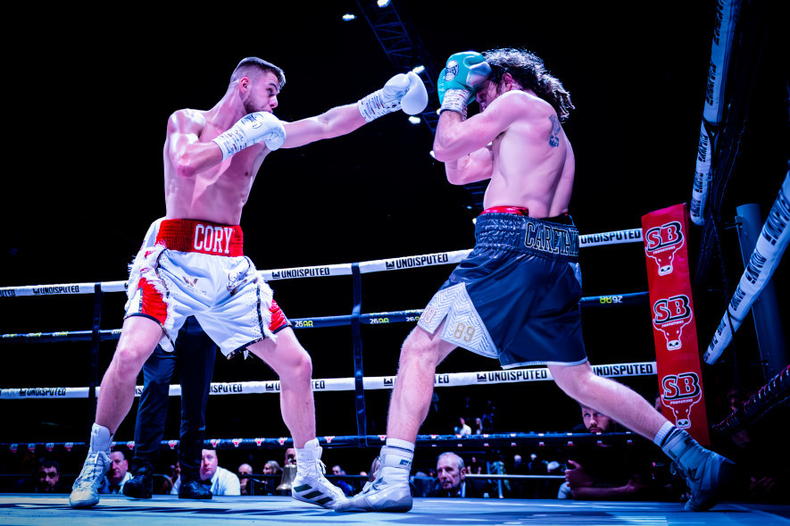 Main image for Boxing bricklayer to face former Olympian