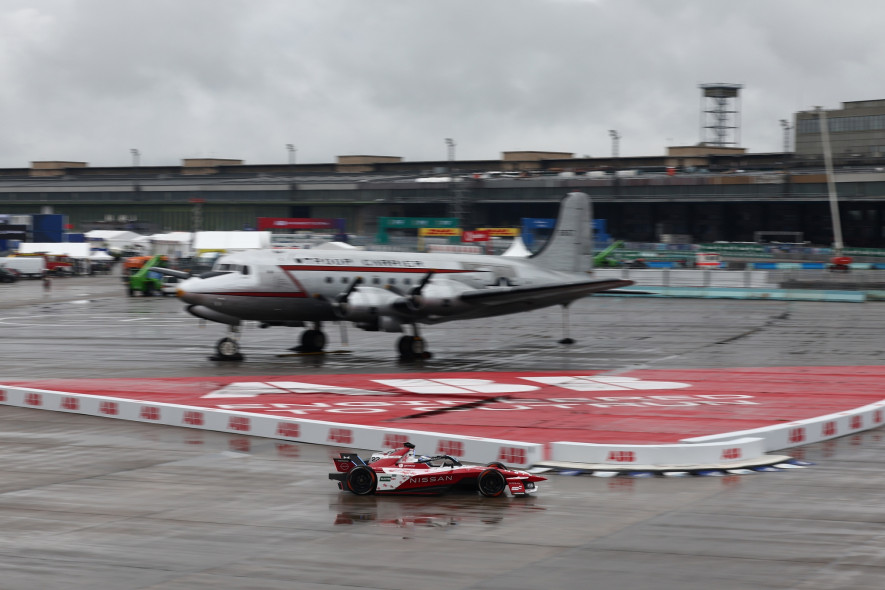 Main image for Rowland set to lift trophy at London finale race
