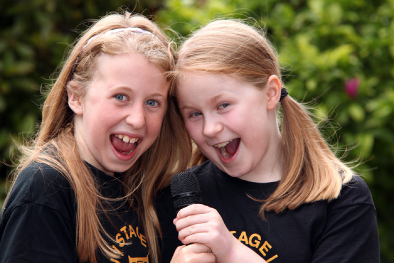 Main image for Girls to sing with Robbie Williams