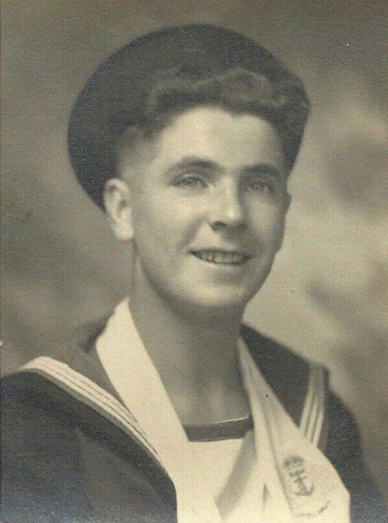 Main image for D-Day hero dies aged 94