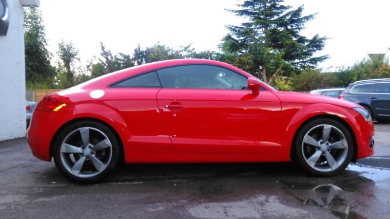 Main image for Murder probe detectives in hunt for red Audi