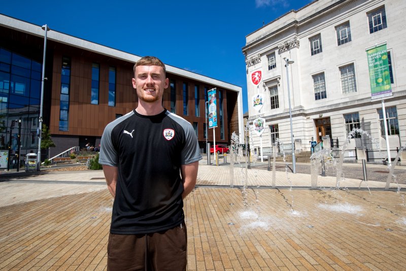 Main image for Cundy hopes to ‘settle down’ at Oakwell after ‘no-brainer’ decision