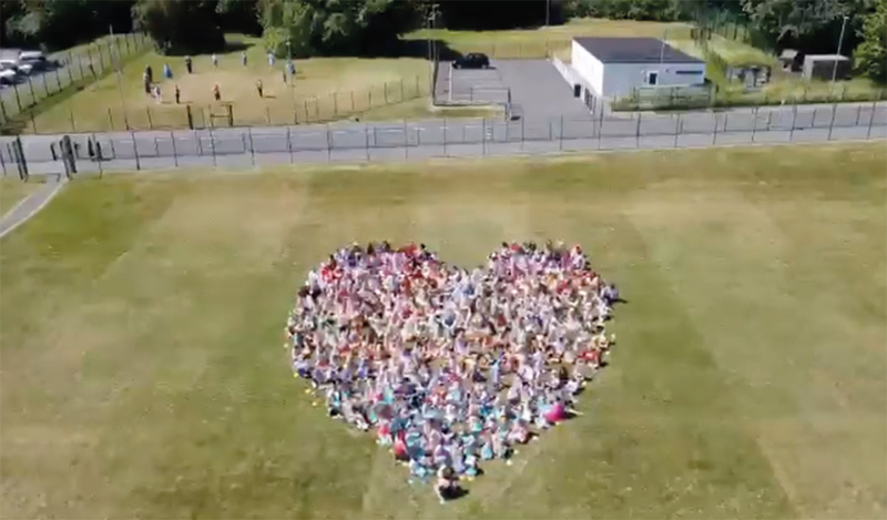 Main image for Kids pay tribute to brothers