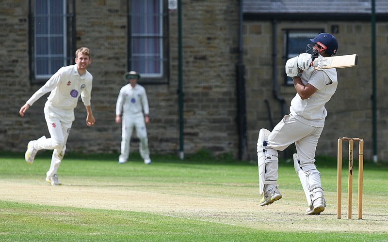 Hoylandswaine v Thongsbridge (Hoylandswaine batting).  PD092269.