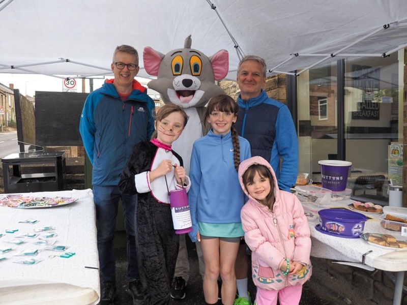 Cllr Steve Hunt, Carrie Clark, Lorenzo Clark, Frankie Clark, Eirian Clark and Jodie Copley