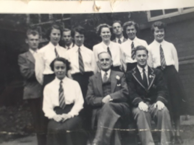 Main image for School mates to cross the world for reunion