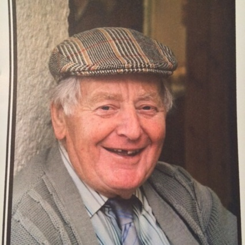 Main image for Tributes flood in for well known market trader
