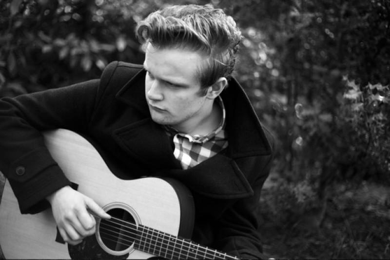 Main image for Hoyland singer to release new single