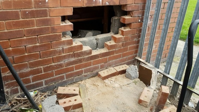 Main image for Thieves break through Miners’ Welfare wall