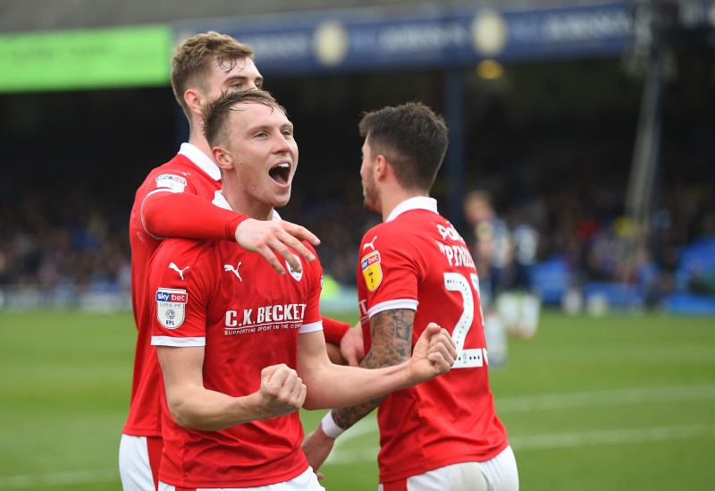 Main image for Ten men Barnsley win 3-0 at Southend 