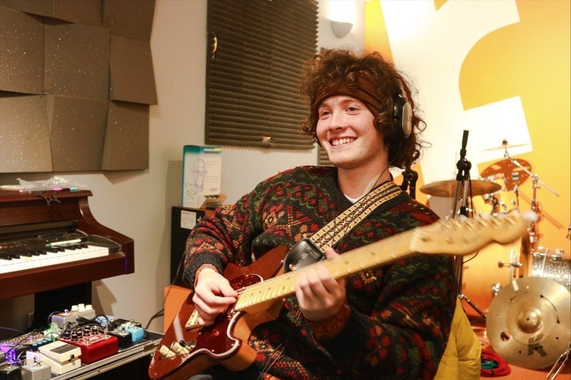 Main image for Popular Tom releases first single
