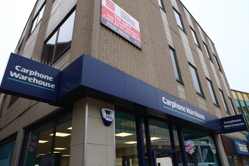 Main image for Retailer to close its shops