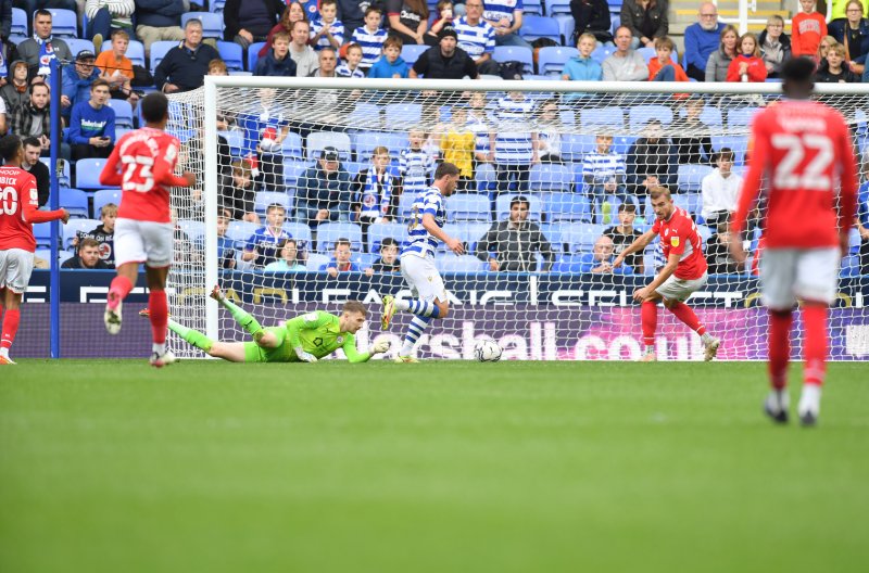 Main image for Royal rumble – full preview as Reading visit Oakwell for crunch clash