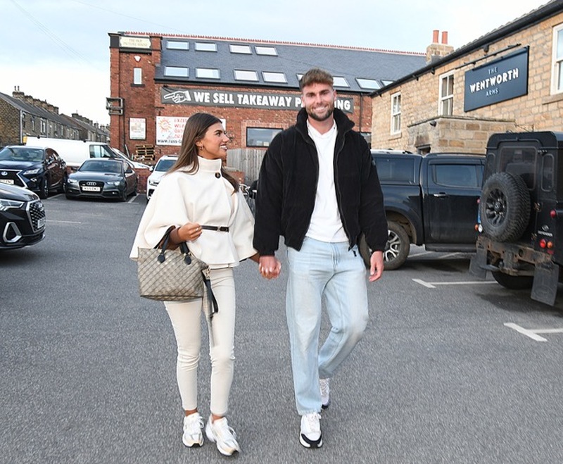 LOVE ISLAND: Fellow contestant Claudia Fogherty at the Wentworth Arms in Mapplewell for the recorded celebration party. Picture: Wes Hobson.  PD091997.