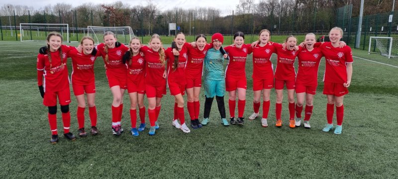 Main image for Clarke brace puts schoolgirls in national final