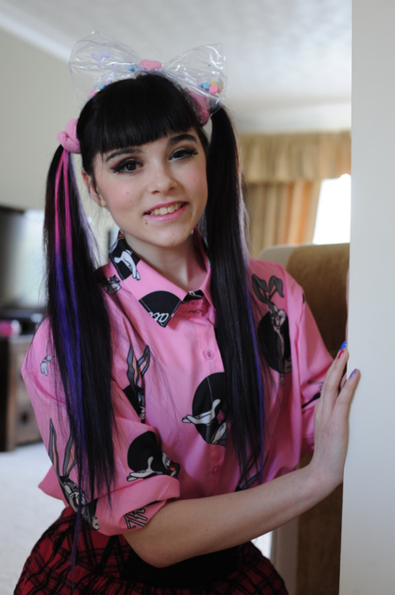Main image for Barnsley singer releases iTunes single