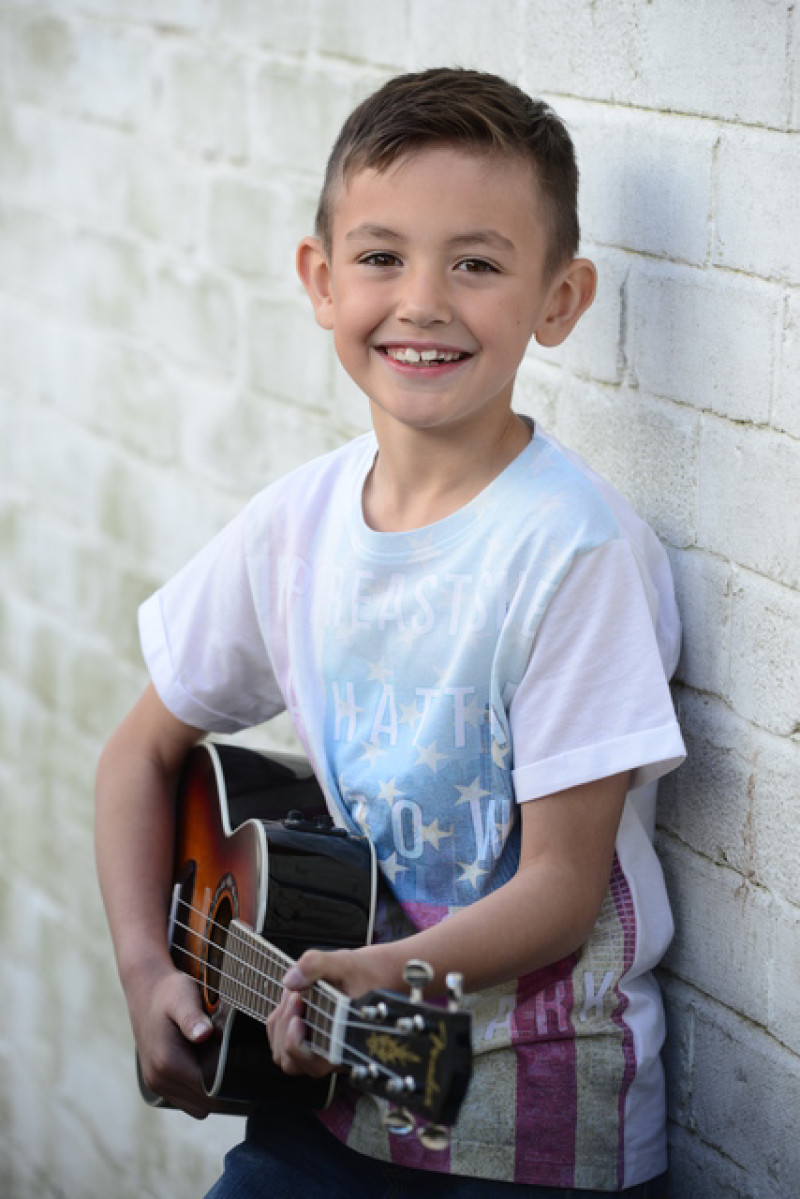 Main image for Charlie makes the strings sing