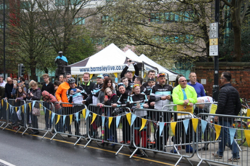 Main image for Crowds flock out for Tour De Yorkshire
