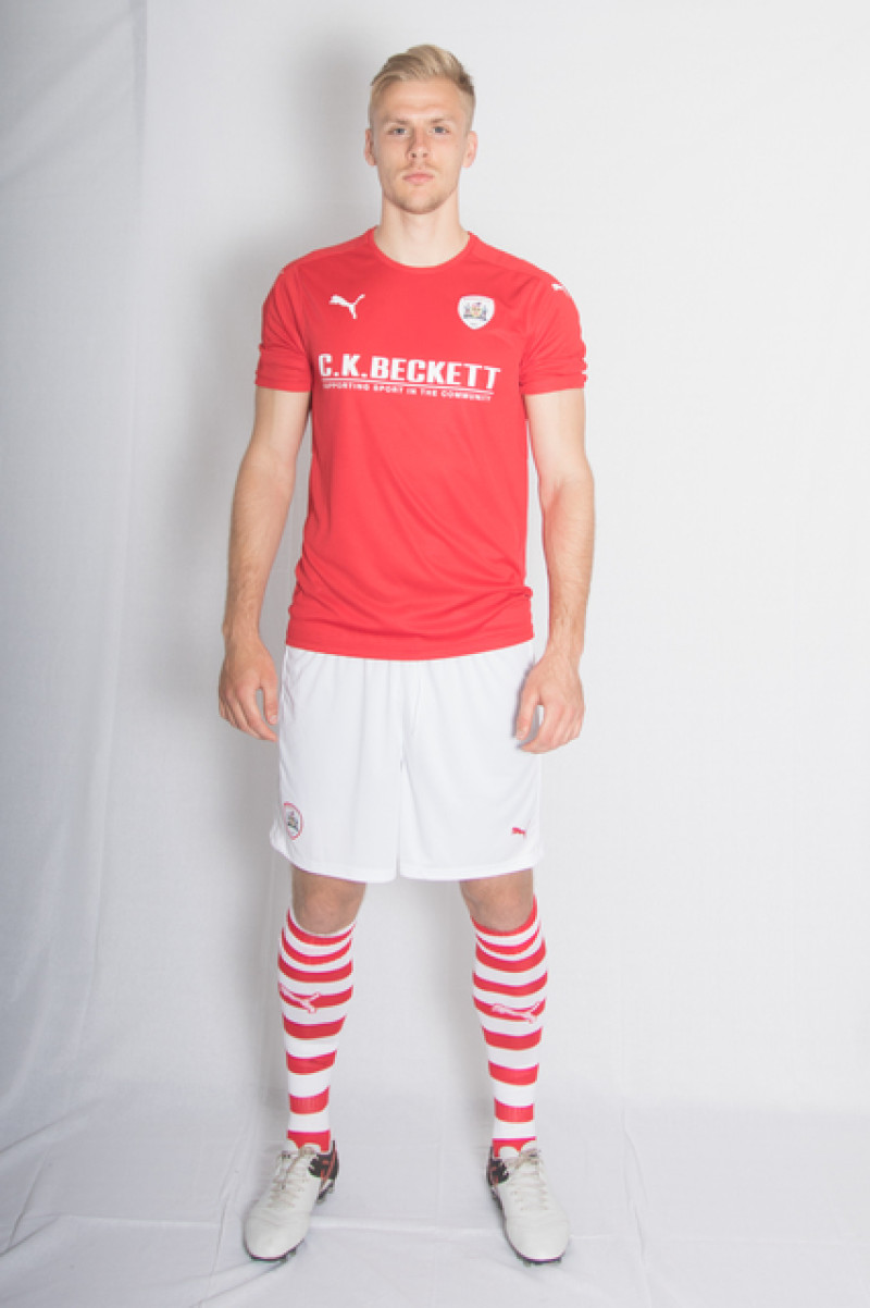 Main image for Roberts to face schoolmate Beevers at Wembley