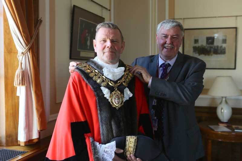 Main image for Sharp-dressed Steve is new mayor