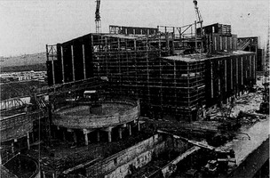 1983: Glancing Back Image