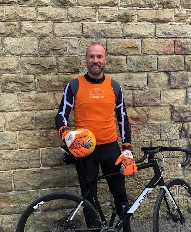 Main image for Ex-Red raises cash for Barnsley Hospice