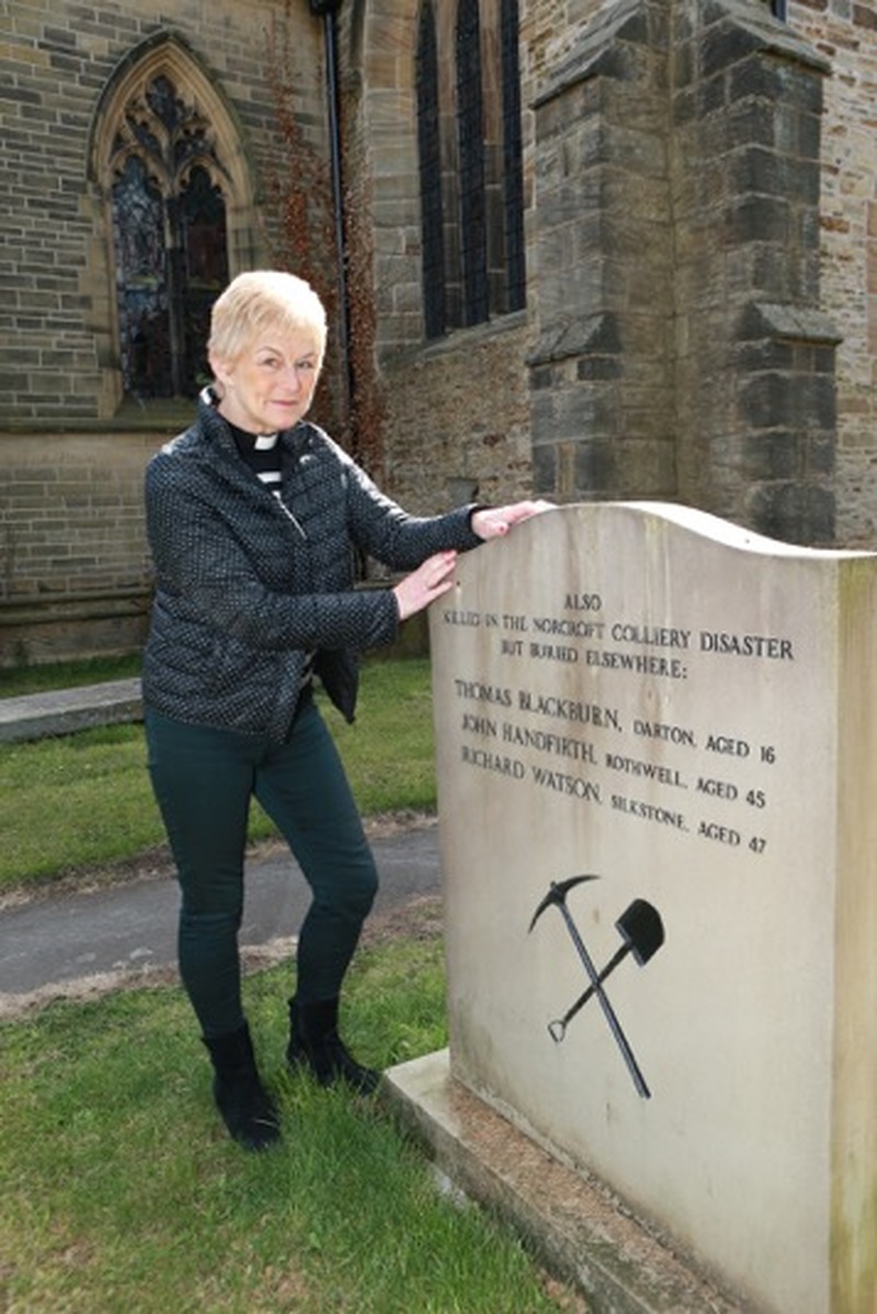 Main image for Memorial will pay tribute to lives lost in pit disaster