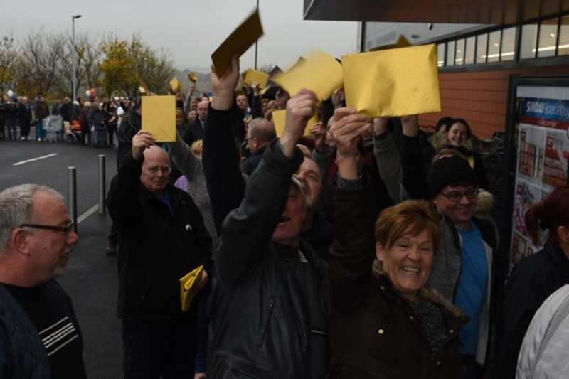 Main image for Golden ticket bid for shoppers who queued through night