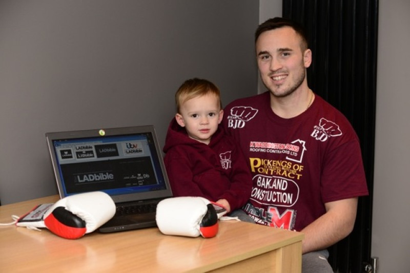 Main image for Knock out tot becomes internet hit