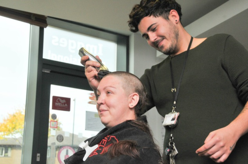 Main image for Lady shaves hair for charity