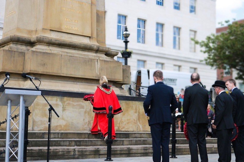 Main image for Mayor leads Remembrance event