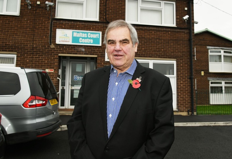 Main image for Councillor ‘rings bell’ to mark cancer-free diagnosis