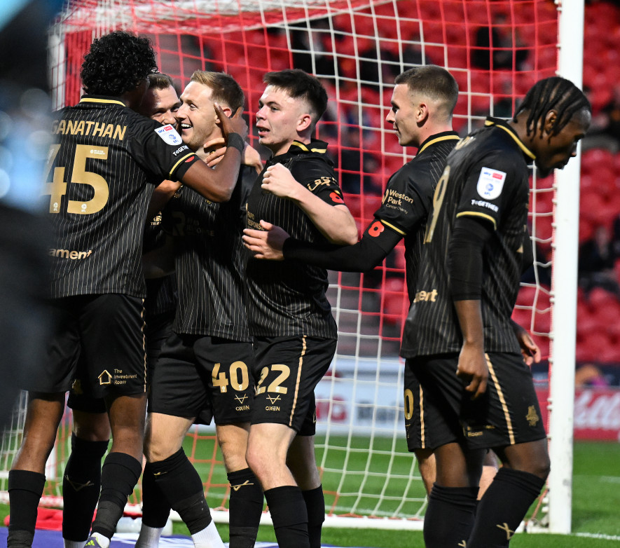 Main image for Hourihane heralds 'brilliant' win in Doncaster