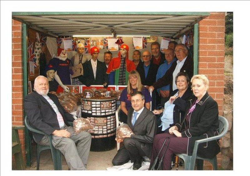 Main image for Pete's gives barrel of cash to charity - literally