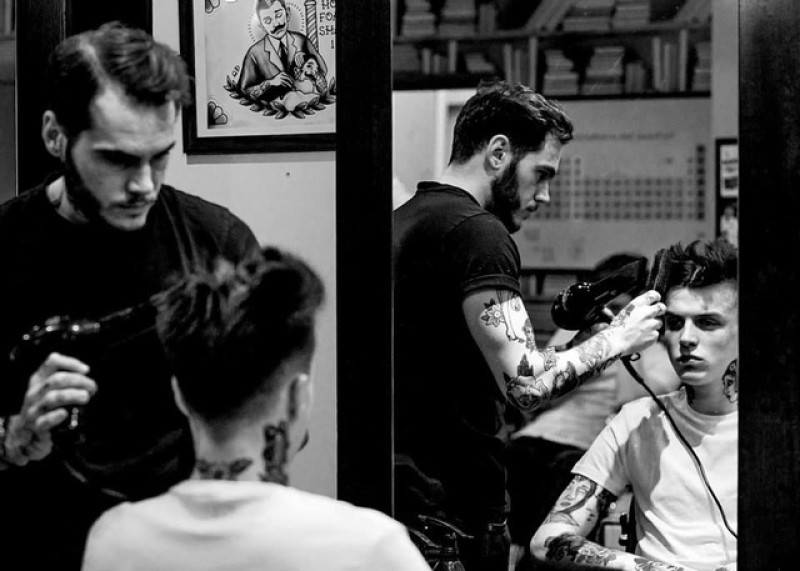 Main image for Barnsley barber snips to success