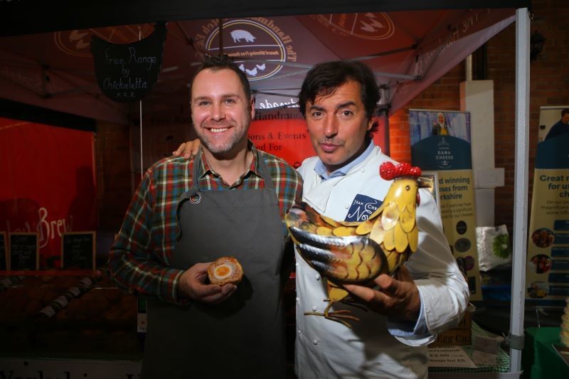 Main image for Star chef mixes with crowds at food festival