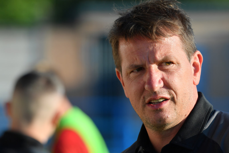 Main image for Stendel leaves Oakwell 