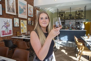 Main image for Restaurant bags top honour