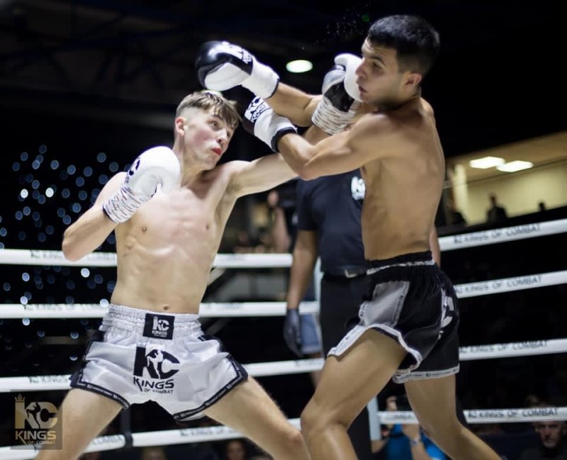 Main image for New pro boxer Blaine hopes to emulate mate Simpson