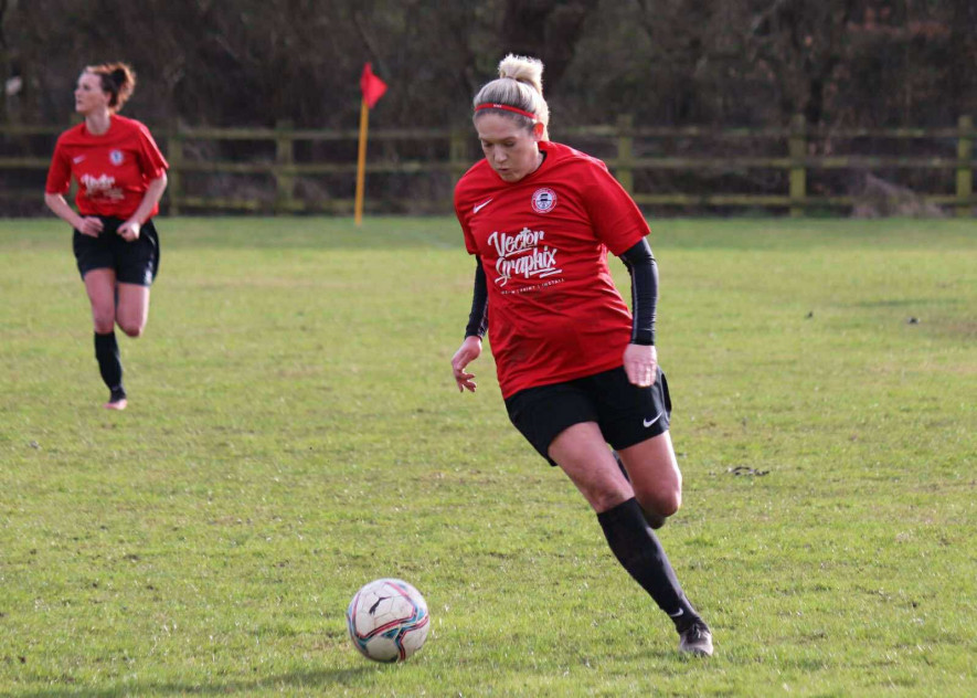 Lucy Tindle in action for Wombwell Town