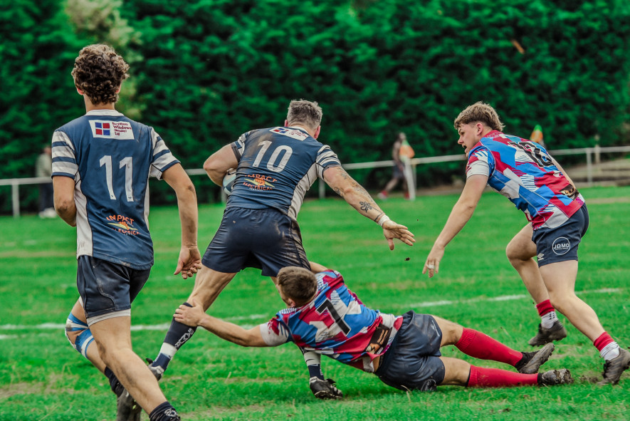 Main image for Barnsley topple leaders Hemsworth