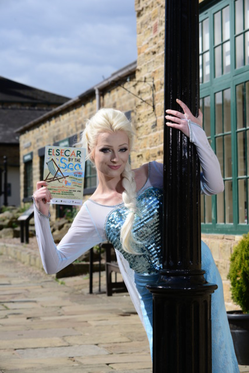 Main image for Elsa-car craft event draws crowds